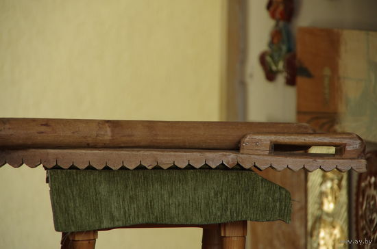 Старинный гладильный инструмент