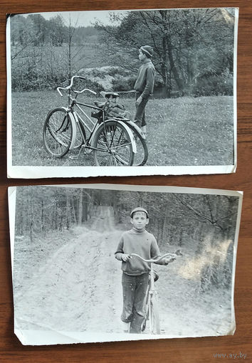 Два фото мальчика с велосипедами. 15х22 см. Цена за оба.