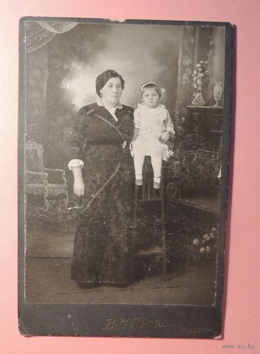 Фото кабинет-портрет "Мать и дочь", Челябинск, до 1917 г.