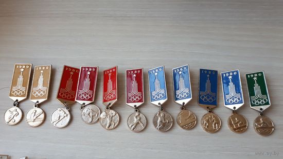 Спорт Олимпиада в Москве 80 Олимпийские игры 1980 Москва 80 медали виды спорта футбол гимнастика штанга гребля борьба фехтование и др 11 шт - можно выборочно