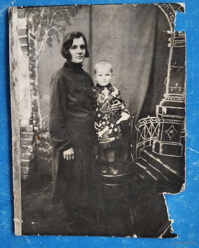 Фото женщины с ребенком. 1934 г. 9х12 см.