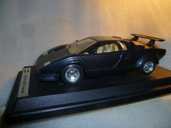 Модель авто Lamborghini COUNTACH " BURAGO". 1:24