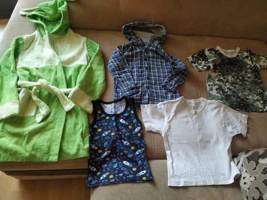 Одежда для мальчика 3-4 года(халат, кофта, рубашка