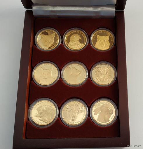 Футляр на 9 монет 30 mm 50 рублей золотых, деревянный