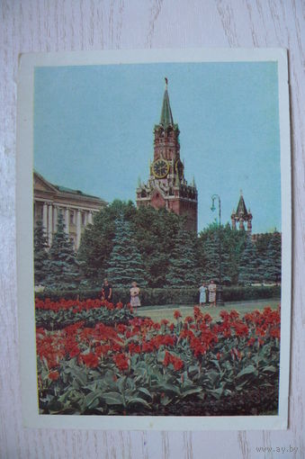 Голанд И., В Московском Кремле; 1957, подписана (ДМПК, герб красный).