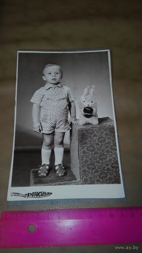 Старое фото мальчик с зайцем