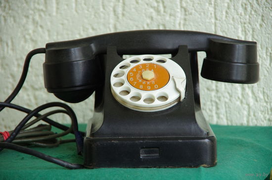 Телефон  бакелитовый  50- е   рабочий