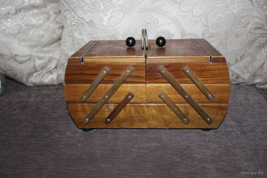 Винтажная, деревянная шкатулка-органайзер для мелочёвки, украшений.
