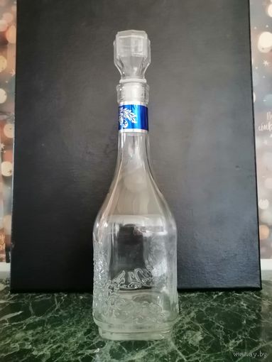 Красивая бутылка графин  от водки  "Хрустальная" (Беларусь - Гомель) 0,5/ 26 см