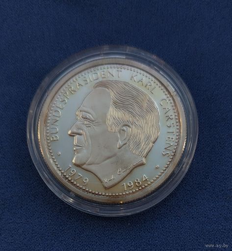 Германия. 1984 г. Президент Карл Карстенс, медаль. Серебро 999 пр. 15 г. Пруф.