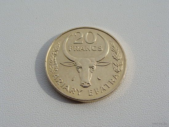 Мадагаскар.  20 франков  1989 год KM#12  "F.A.O"