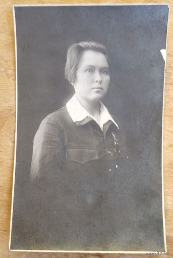 Фото девушки. г.Рыбинск. 1930-е 8х13.5 см