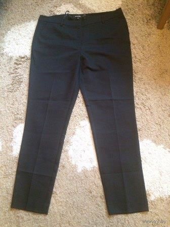 Классика брюки More&More на 50-52 размер, Германия, угольно черного цвета, брюки новые, не подошли по размеру. Отличного качества, очень приятная ткань, в составе полиэстер, вискоза и эластан. Брюки с
