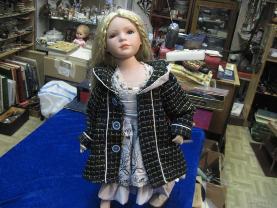 Большая(60 см) керамическая кукла-красавица.
