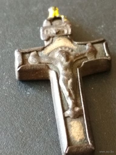 Старинный крестик с распятием металл, католический