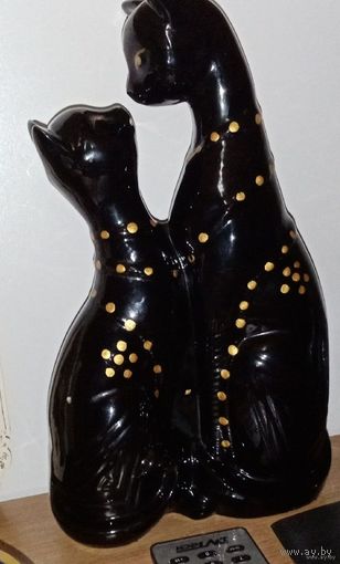 Фаянс, статуэтка копилка "Кошки", очень красивая. 27 и 23см. СССР