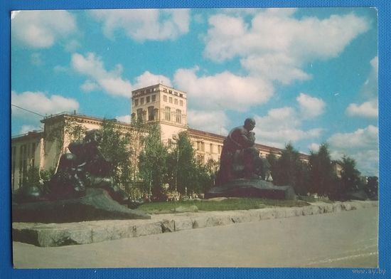 Мусихин Б.(фото), Минск. Памятник Якубу Коласу. 1991 г. Подписана.