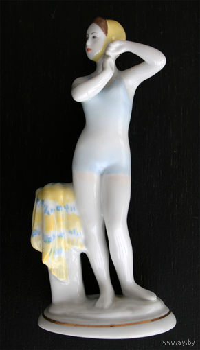 Статуэтка 'Юная купальщица' (Юная пловчиха), фарфор, ЛФЗ, CCCР, 1960-е гг.