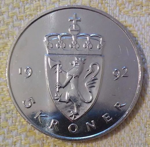 Норвегия 5 крон 1992 (редкий тип), 11,50 г, 29,5 мм, медно-никелевая.  Краузе - KM# 437.