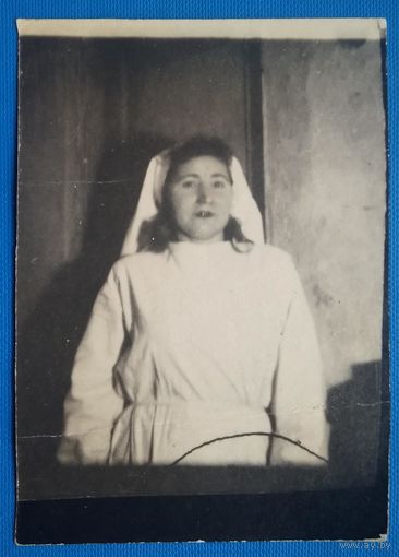 Фото медсестры госпиталя МГБ. 1950 г. 7х10 см.