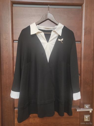 Деловая блуза обманка на 64-66 размер, цвет черный и белый, красива брошь стрекоза в комплекте. Длина 76 см, ПОгруди 67 см, хорошо тянется. Качественная ткань приятная на ощупь, трикотажное полотно. Б