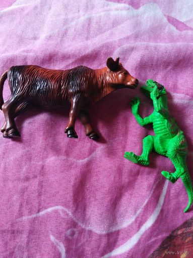 Динозавр и корова.