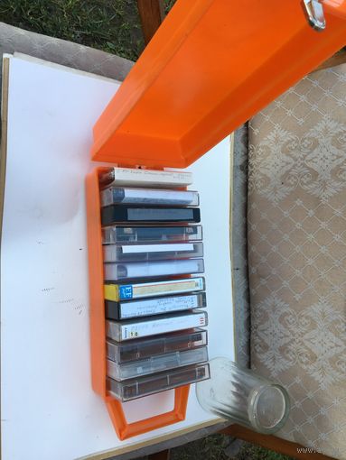 НОВЫЙ советский ящик-контейнер  для аудио кассет.Из прочной пластмассы. с надёжным  замком-защёлкой