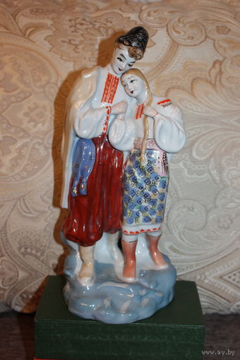 Фарфоровая статуэтка "Майская ночь", времён СССР, высота 28.5 см.