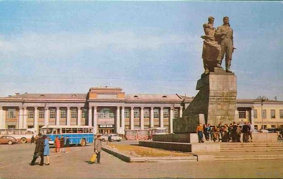 Свердловск Памятник воинам