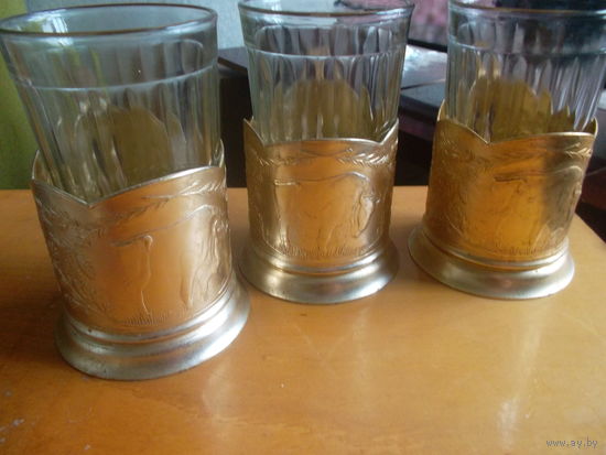 Подстаканники Зубр-3шт алюминий и оригинальные стаканы.+Вазочка.См.фото.