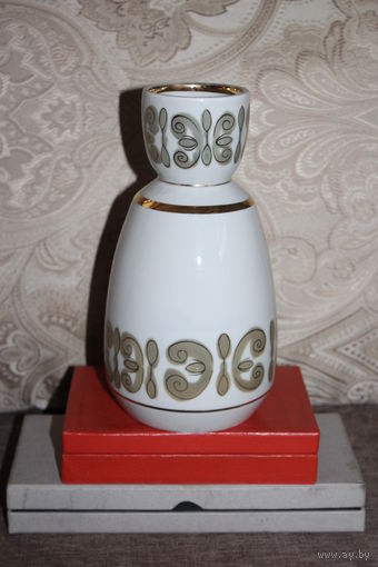 Фарфоровая ваза, времён СССР, МФЗ, высота 21.5 см.