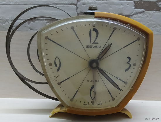 Часы будильник Севани на запчасти