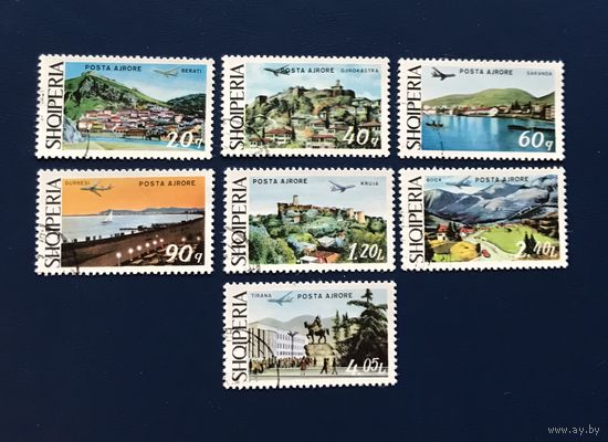 Албания 1975 год Авиапочта Город Самолёт Городской Пейзаж Полная Серия Mi:1819-1825 Гашеные