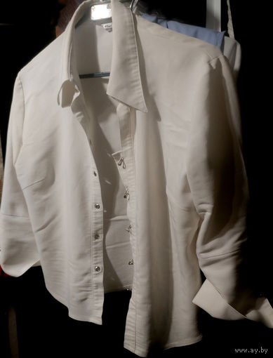Блузка белая р-р42-44