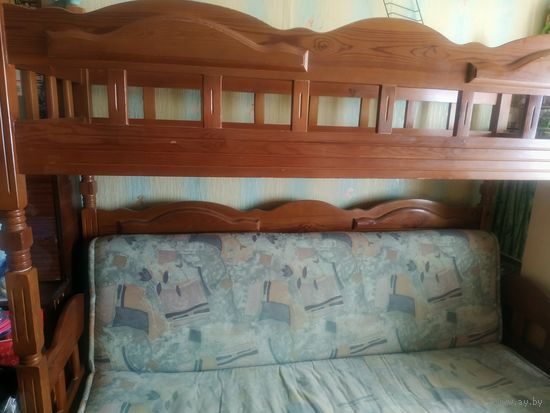 Двухъярусная кровать,диван из массива.