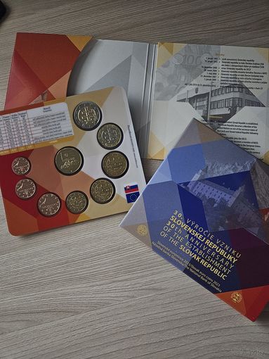 Словакия 2023 года официальный набор монет евро регулярного чекана 1, 2, 5, 10, 20, 50 евроцентов, 1, 2 евро (8 монет)  в буклете.