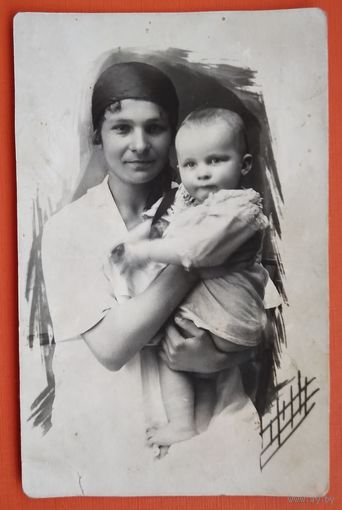 Фото женщины с ребенком. 1927 г. 8.5х13 см