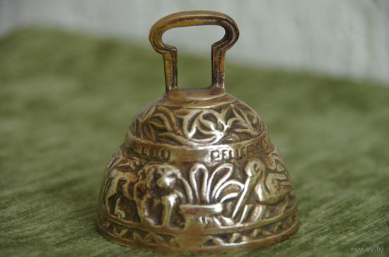 Колокольчик бронзовый  ( высота 7 см , диаметр 6,5 см )