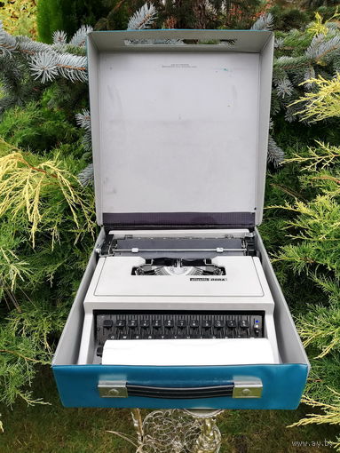 Печатная машинка / Typewriter Olivetti DORA, Barselona Spain