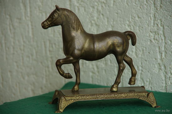 Статуэтка бронзовая  Лошадь   ( высота 17 , длинна 17 )