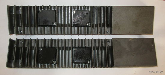 Выходные транзисторы от усилителя с радиаторами (пара)