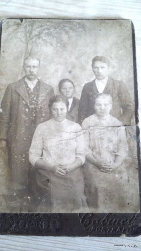 Фотография польской или белорусской семьи.