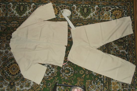Кимоно,с поясом и штанами, р.44-48, рост 150-160 (+-)