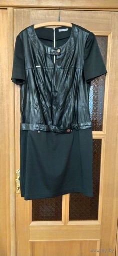 Платье женское черное с комбинированной экокожей. Состояние отличное.