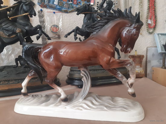 Статуэтка фарфоровая Лошадь (Жеребец, Мустанг), 26 см. Германия