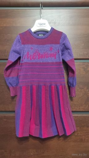 Платье фиолетовое на рост 98 см. Очень красивое платье, насыщенный фиолетовый цвет, с металлизированной нитью, плотненькое, хорошо держит форму, юбка в плиссировку. Длина 54 см, длина рукава 36 см, ПО