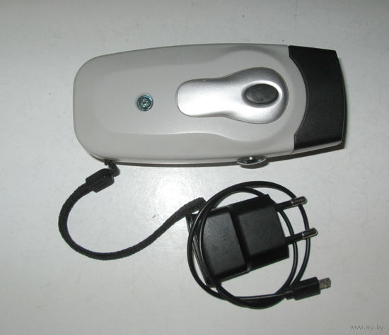 Фонарик светодиодный динамо с аккумулятором, зарядка в комплекте.