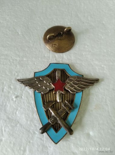 Знак ранних советов - для лиц окончивших авиационное училище ВВС РККА по специальности