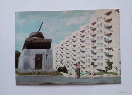 Минск.Танк первый вступисший в город при освобождении.1972 г