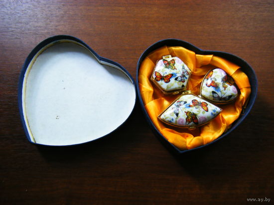 Подарочный набор миниатюрных шкатулок в коробки в форме сердца. Фарфор. Метал.